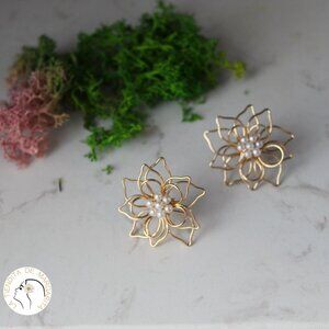 ✨️Host Pick ✨️Handmade gold plated wire faux pearls earrings small flower